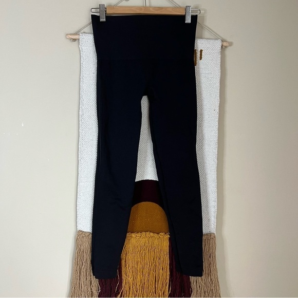 SPANX SEAMLESS LOOK AT ME NOW LEGGINGS SIZE MEDIUM - Picture 5 of 8